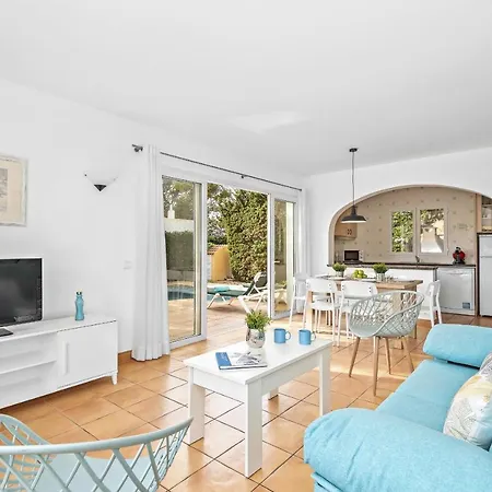 Villa Marta 3 Bedroom Villa, Cala Blanca (Menorca)