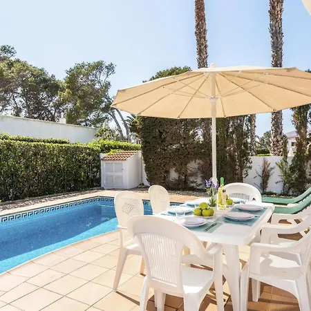 Marta 3 Bedroom Villa, וילה